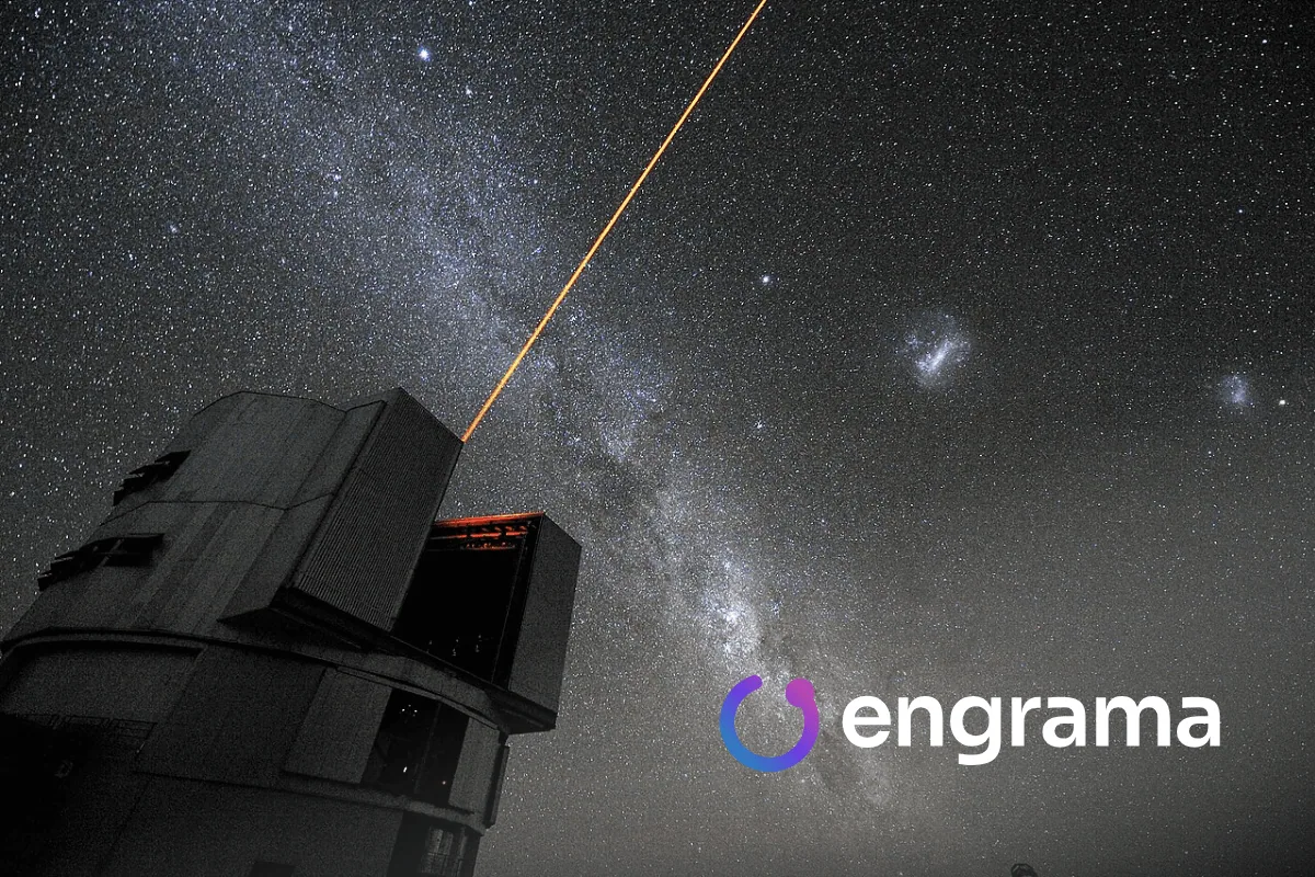 Feixe laser do telescópio Yepun do VLT a criar uma estrela-guia na mesosfera sob a Via Láctea. Foto: G. Hüdepohl/ESO.