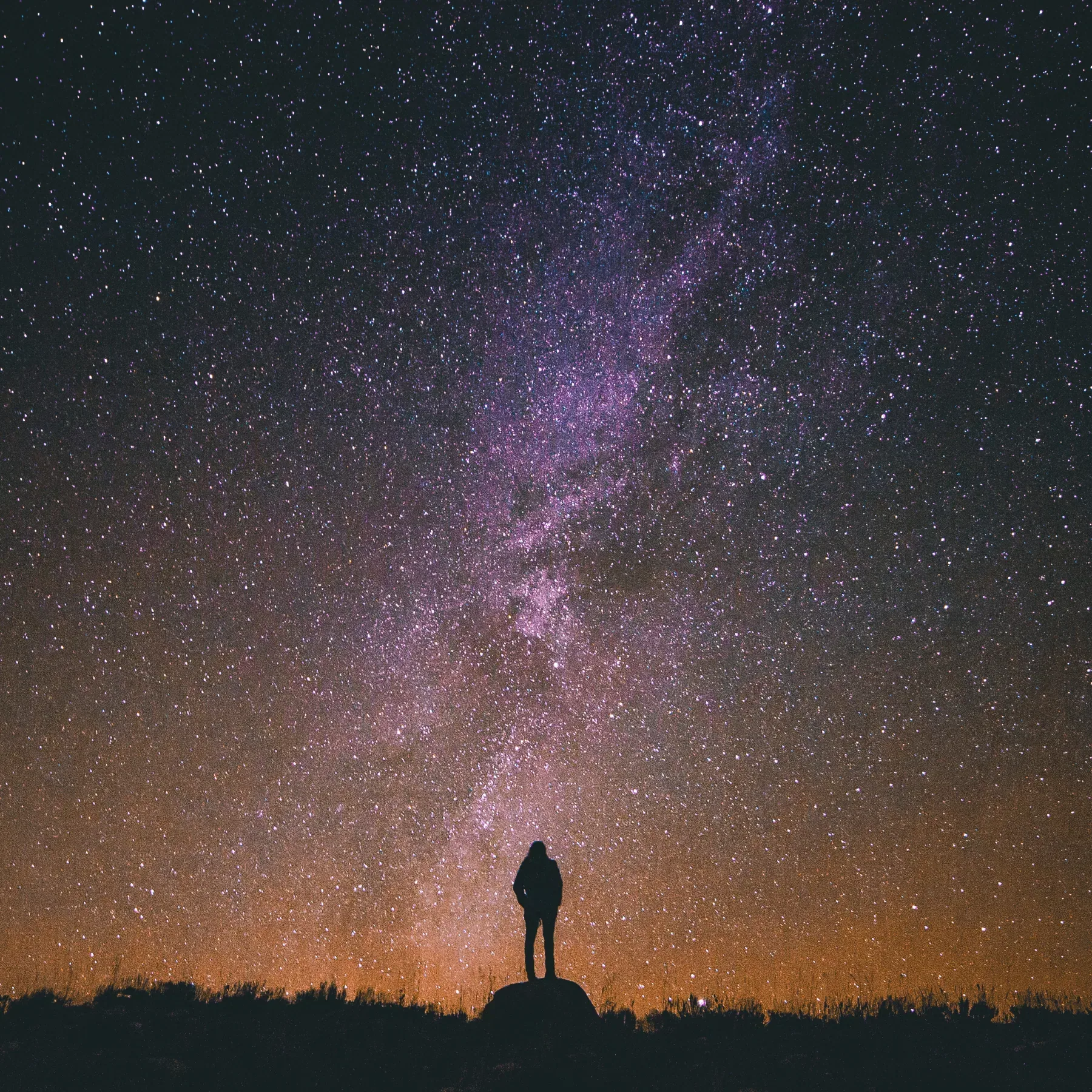 Observação do céu nocturno e exploração astronómica dos confins do cosmos